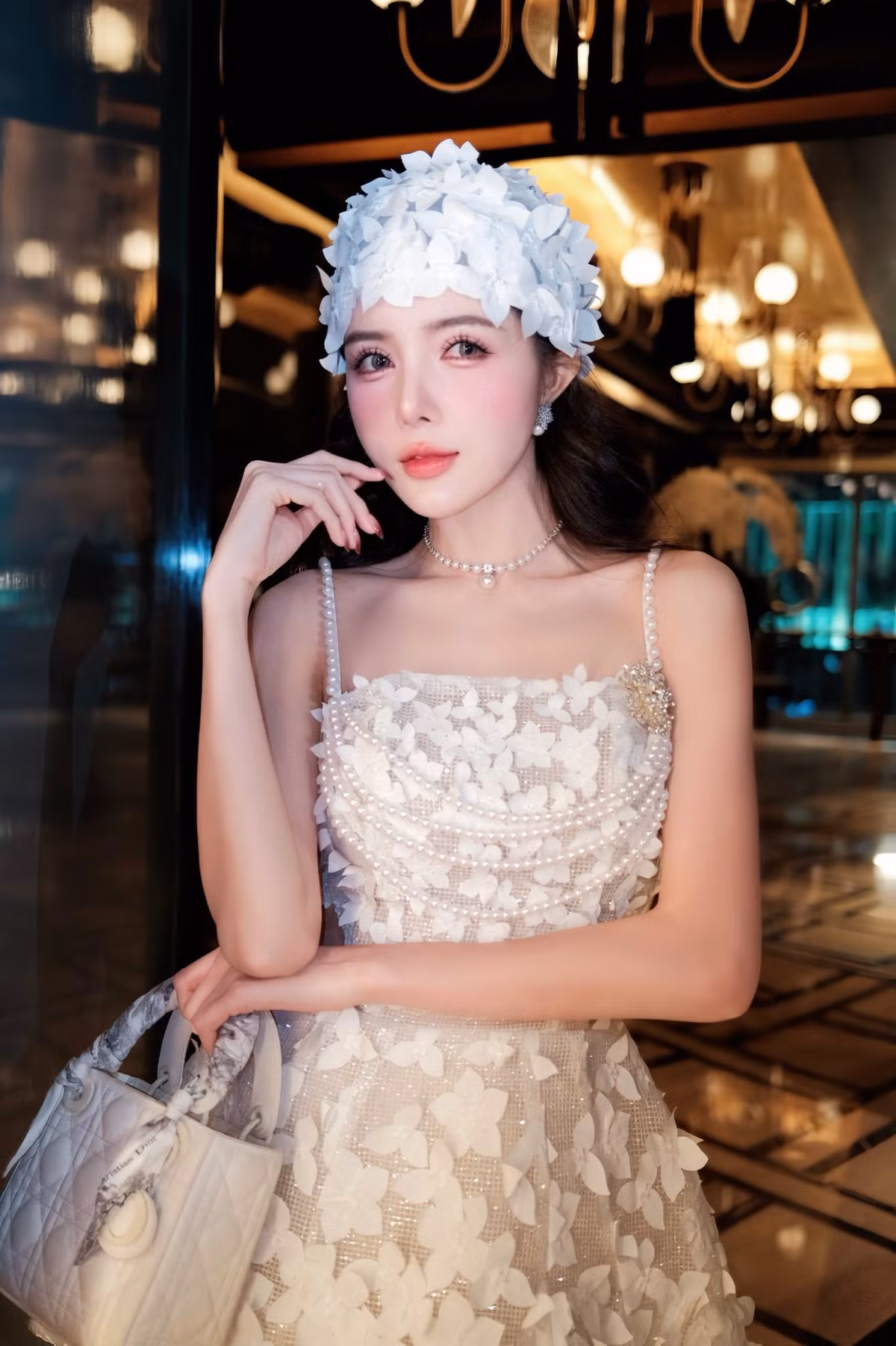 Hình ảnh Lilly Luta cầm vợt, tập trung vào cú đánh, hay cười rạng rỡ sau khi ghi điểm đã mang đến một góc nhìn mới về cô. Khán giả không chỉ thấy một "búp bê" mong manh mà còn là một cô gái tràn đầy năng lượng, yêu thích vận động và chăm sóc sức khỏe.