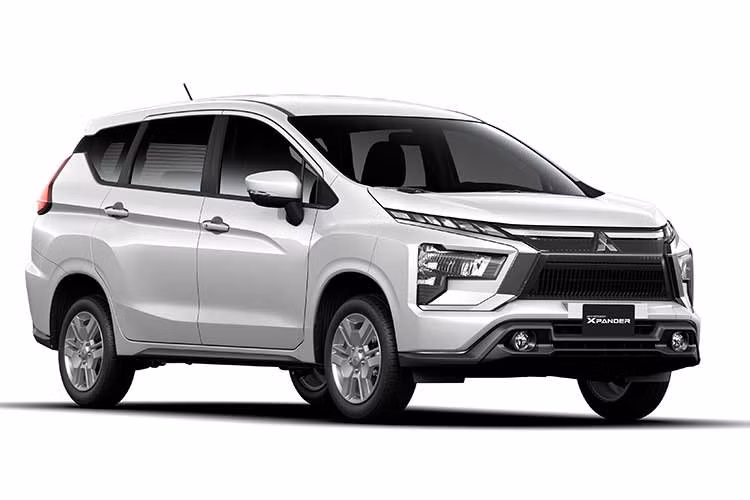 Xe được trang bị các tính năng an toàn tiêu chuẩn, bao gồm hệ thống cân bằng điện tử (ASC), hệ thống hỗ trợ khởi hành ngang dốc (HAS), hệ thống hỗ trợ phanh ABS/EBD/BA với 2 túi khí an toàn phía trước. Mitsubishi Xpander MT 2026 nhập khẩu từ Indonesia, chỉ có phiên bản màu trắng. Giá niêm yết là 568 triệu đồng.