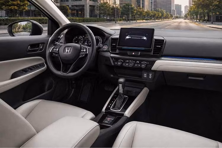 Các bản LX, EX và EXL tiếp tục sử dụng màn hình 8 inch. Gói công nghệ hỗ trợ lái Honda Sensing được trang bị từ phiên bản EX, gồm kiểm soát hành trình thích ứng với Low Speed Follow, phanh giảm thiểu va chạm, hỗ trợ giữ làn đường, giảm thiểu chệch khỏi mặt đường và đèn pha tự động.