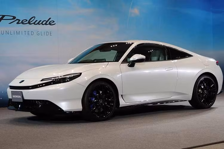 Honda Prelude e:HEV hoàn toàn mới vừa ra mắt tại thị trường Indonesia, đánh dấu sự trở lại của dòng coupe biểu tượng sau nhiều năm vắng bóng. Sự kiện ra mắt này được xem là bước tiến chiến lược trong kế hoạch mở rộng danh mục xe điện hóa tại Đông Nam Á của hãng xe Nhật Bản.