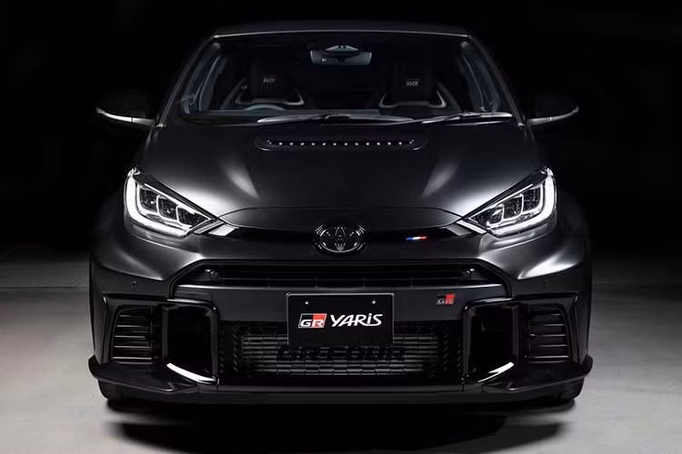 Như bạn có thể đoán, phiên bản giới hạn Toyota GR Yaris Sebastien Ogier đặc biệt này sẽ không được bán tại Hoa Kỳ, vì GR Yaris là một mặt hàng bị cấm ở đây.
