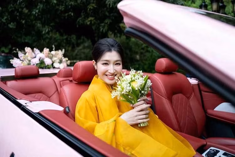 Nguyên bản xe VinFast VF9 thuộc phân khúc SUV cỡ E, là mẫu xe cao cấp nhất trong dải sản phẩm của thương hiệu Việt. Xe được trang bị hai mô-tơ điện có công suất cực đại 402 mã lực và mô-men xoắn cực đại 620Nm, dẫn động bốn bánh toàn thời gian AWD. Xe có thể chạy là hơn 620km/lần sạc, với thời gian sạc nhanh 10-70% trong 35 phút.