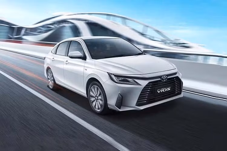 Trong bối cảnh phân khúc sedan hạng B ngày càng cạnh tranh, đặc biệt với sự vươn lên của các mẫu xe Hàn Quốc và Trung Quốc, Toyota cần một sản phẩm đột phá để giữ vững vị thế "ông vua" doanh số phân khúc B của mình.