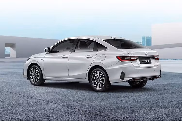 Dù Vios thế hệ mới đã được đăng ký bản quyền kiểu dáng tại Việt Nam từ cuối năm ngoái, việc phân phối vẫn chưa được thực hiện vì lý do pháp lý và kiểm định. Sau khi các thủ tục được hoàn tất và tính an toàn của xe được xác nhận, việc đưa Vios thế hệ mới đến thị trường Việt Nam là bước đi hợp lý.