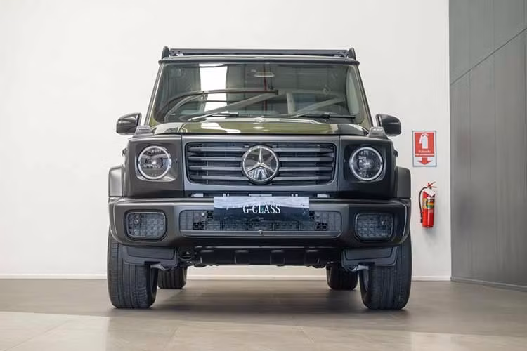 Tại thị trường Việt Nam, hiện chưa có thông tin Mercedes-Benz G 450 d Vintage Look được đưa về nước, tuy nhiên đây sẽ là mẫu SUV địa hình được nhiều đại gia yêu thích và dự đoán sẽ sớm có người sở hữu.