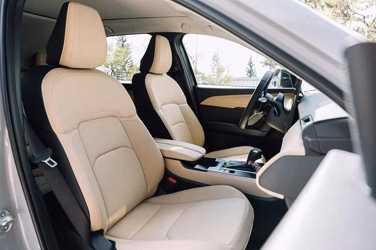 CX-5 thế hệ mới cũng sở hữu gói hỗ trợ lái Mazda i-Activsense, với các tính năng như giám sát điểm mù, hỗ trợ chuyển làn, kiểm soát hành trình thích ứng, hỗ trợ giữ làn khẩn cấp và hỗ trợ phanh thông minh phía trước/sau.