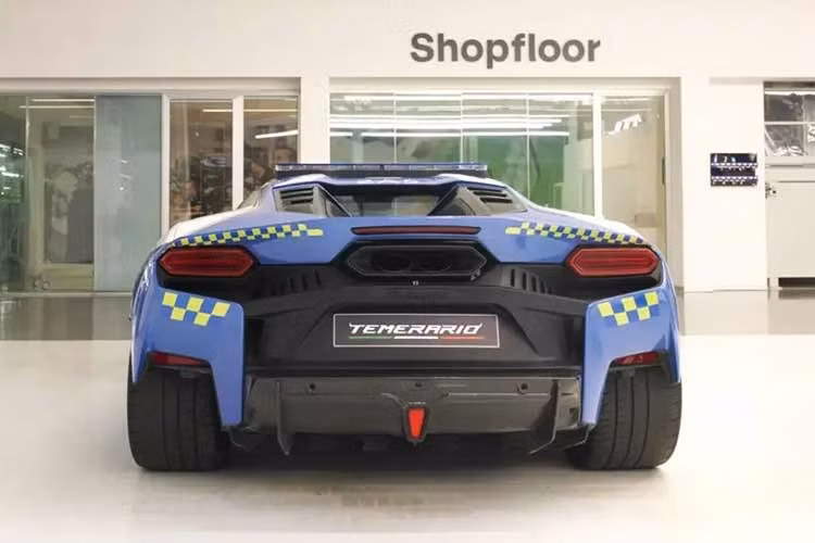 Mối quan hệ tiếp tục được nối dài qua các thế hệ Gallardo LP 560-4 và Huracán tuần tra trên các tuyến đường cao tốc chính của quốc gia, cùng với sự góp mặt của Urus Performante đã có mặt trong biên chế từ năm 2023.