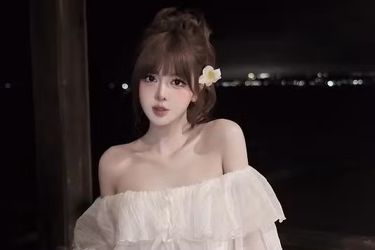 Cách đây chưa lâu, Mai Phương Bùi (sinh năm 1996, Hà Nội, nữ KOL có tiếng trong mảng làm đẹp và kinh doanh thời trang trực tuyến) buộc lên tiếng sau khi bài đăng về tình trạng da khỏe đẹp nhờ uống nghệ và sữa ong chúa ngày 26/1 được lan truyền.
