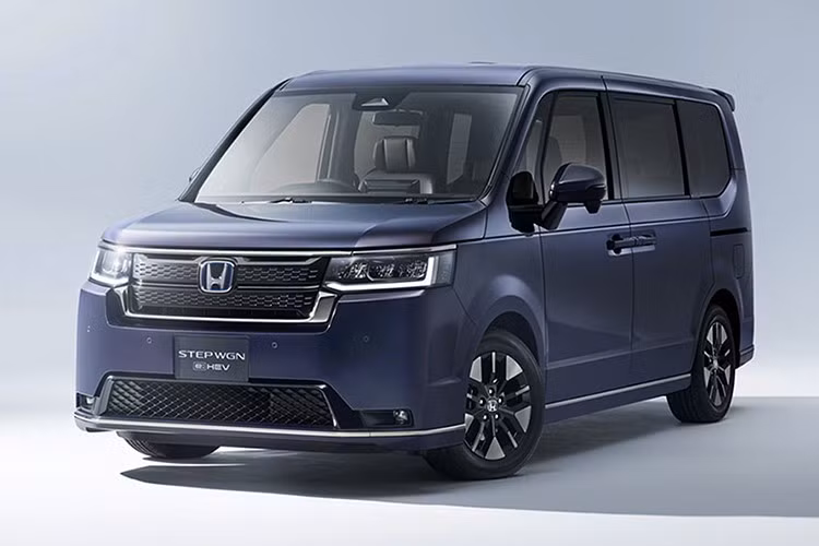 Sự trở lại của StepWGN tại Thái Lan không chỉ là bước đi chiến lược của Honda trong việc mở rộng danh mục xe hybrid tại Đông Nam Á, mà còn phản ánh xu hướng tiêu dùng đang dịch chuyển mạnh về các mẫu xe tiết kiệm nhiên liệu, tiện nghi và thân thiện với môi trường trong phân khúc MPV gia đình.