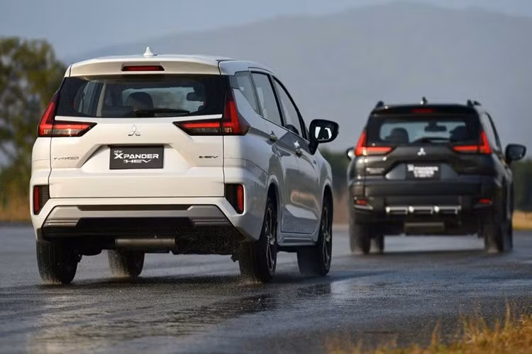 Giá bán của Mitsubishi Xpander và Xpander Cross 2026 này tại Việt Nam hiện vẫn chưa được hé lộ. Tuy nhiên, sẽ không ngạc nhiên nếu xe tăng giá so với phiên bản cũ vì đã được nâng cấp về mặt thiết kế và trang bị.
