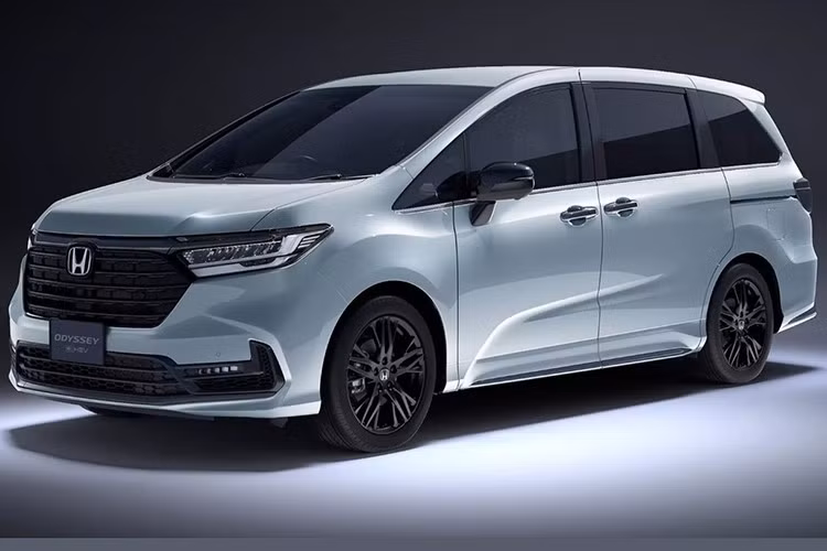 Mặc dù Odyssey đang đánh mất dần sức hút, người tiêu dùng Nhật Bản vẫn có những lựa chọn khác trong hệ sinh thái MPV của Honda. Cụ thể, dòng Step WGN cỡ trung có giá khởi điểm từ 3.348.400 yên (21.600 USD), trong khi Honda Freed cỡ nhỏ bắt đầu từ 2.623.500 yên (16.900 USD) – hấp dẫn hơn với người dùng phổ thông.