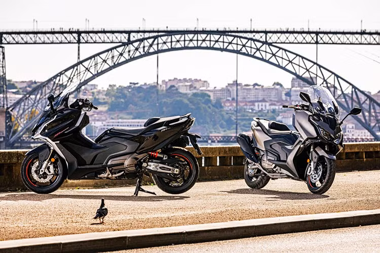 Điểm đáng chú ý là Kymco AK550 2026 được lắp ráp tại Malaysia thay vì được nhập khẩu như bản trước đó. Mẫu xe tay ga cỡ lớn này sẽ được phân phối với mức giá 55.888 ringgit - (tương đương khoảng 360 triệu đồng).