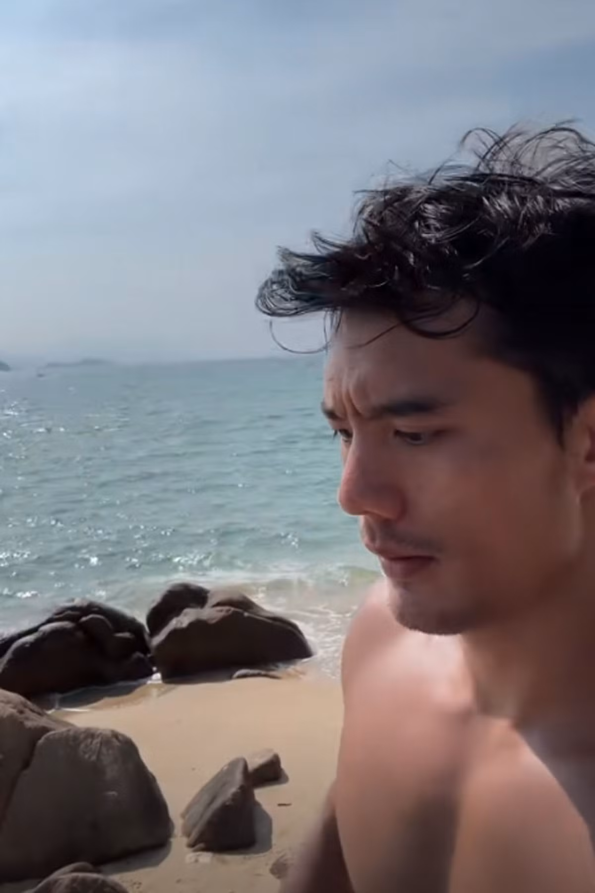 Nam cảnh sát từng nhiều lần giải cứu người đuối nước. Ảnh sử dụng trong bài: news.ebc.net.tw