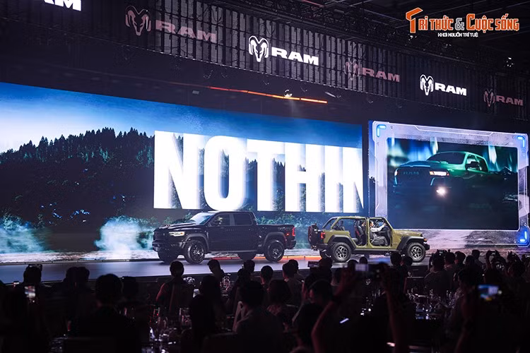 Ram 1500 2026 ﻿Cùng với Jeep Wrangler, Thaco Auto cũng chính thức đưa mẫu xe bán tải Ram 1500 thế hệ mới tới thị trường Việt Nam. Đây là dòng bán tải full-size vốn khá phổ biến tại Bắc Mỹ nhưng vẫn còn là phân khúc tương đối đặc thù tại Việt Nam.