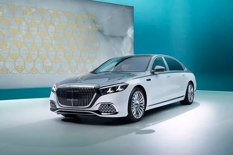 Hãng Mercedes-Benz đã chính thức giới thiệu phiên bản nâng cấp của dòng xe Mercedes-Maybach S-Class (mã Z223) tại thị trường Thái Lan. Ở thị trường này, xe có 2 bản là Mercedes-Maybach S 580 e Night Series và Mercedes-Maybach S 580 4Matic. Xe có giá khởi điểm từ khoảng 11,2 triệu Baht (khoảng hơn 9 tỷ đồng).