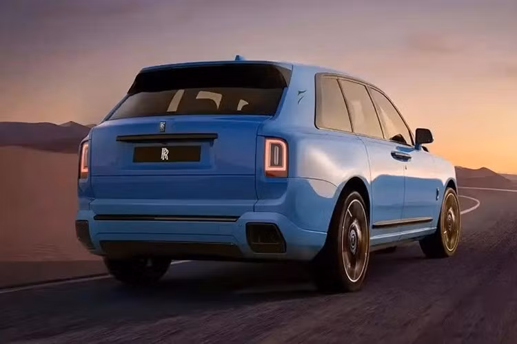 Vân Lam là cách phối màu độc quyền thứ 4 mà Rolls-Royce phát triển riêng cho thị trường tỷ dân này. Trước đó, hãng đã lần lượt giới thiệu 3 cách phối màu dành riêng cho khách hàng Trung Quốc, bao gồm Tử Dạ Ngưng kết hợp Trắng Anh Quốc, Thiến Phấn Nhạt và Thanh Sơn Lam kết hợp Đen Kim Cương. 3 màu sơn này dành cho 3 mẫu xe lần lượt là Rolls-Royce Phantom, Cullinan và Spectre.
