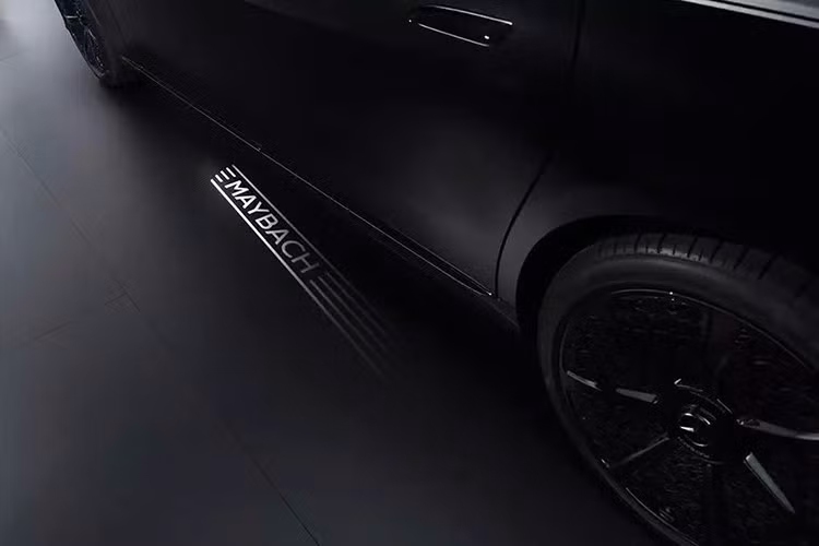 Xe sở hữu động cơ hybrid sạc điện (PHEV), bao gồm máy xăng 6 xi-lanh thẳng hàng, tăng áp, dung tích 3.0L, kết hợp với mô-tơ điện và pin điện áp cao dung lượng 21,96 kWh. Động cơ xăng cho công suất tối đa 449 mã lực tại dải tua máy 5.500-6.100 vòng/phút và mô-men xoắn cực đại 560 Nm tại dải tua máy 2.200-5.000 vòng/phút.