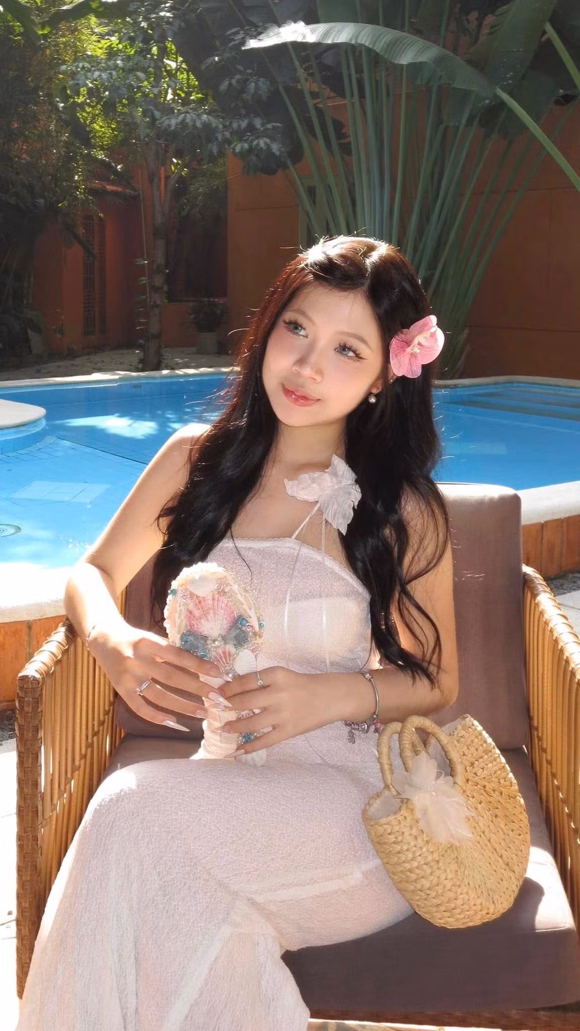 Khi mà MXH ngày càng cạnh tranh, mỗi giây trôi qua là hàng trăm video mới được đăng tải, thì việc giữ được cá tính và liên tục tạo ra những video viral là điều không phải ai cũng làm được.
