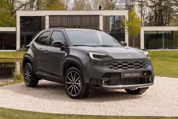 Mẫu SUV đô thị cỡ nhỏ này tiếp tục khẳng định hướng đi của Toyota trong việc kết hợp tính đa dụng của dòng xe gầm cao với khả năng tiết kiệm nhiên liệu tối ưu, phục vụ nhóm khách hàng tìm kiếm một phương tiện di chuyển thông minh trong các thành phố hiện đại.