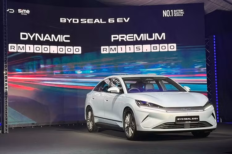 Hiện BYD chưa công bố kế hoạch bán Seal 6 ở những thị trường khác sau Malaysia. Tuy nhiên, sẽ không bất ngờ nếu mẫu sedan thuần điện này cũng được bán ở Việt Nam trong tương lai. Sắp tới đây, BYD sẽ giới thiệu mẫu sedan điện Seal 5 với khách hàng Việt Nam.