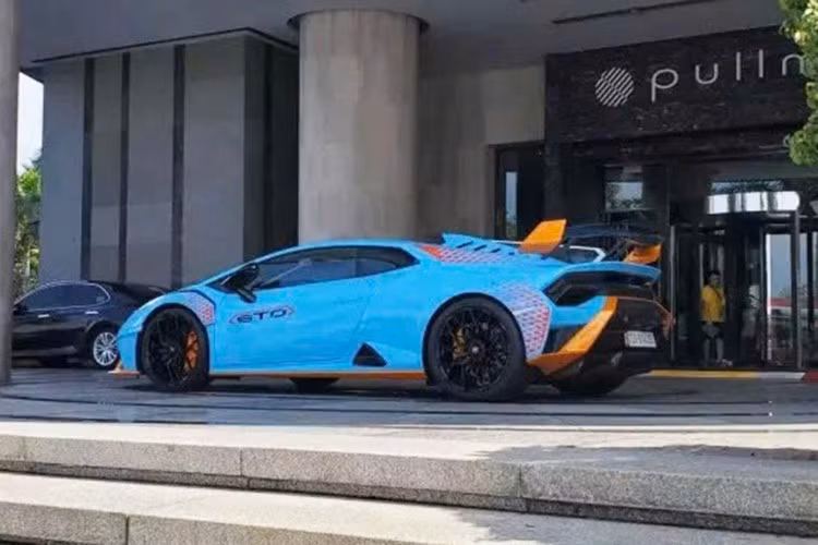 "Siêu bò" Lamborghini Huracan của doanh nhân Vũng Tàu thuộc phiên bản Super Trofeo Omologata hay còn gọi là STO, 1 biến thể xe đường phố bước ra từ đường đua đã được hãng xe Lamborghini cho ra mắt vào năm 2021.