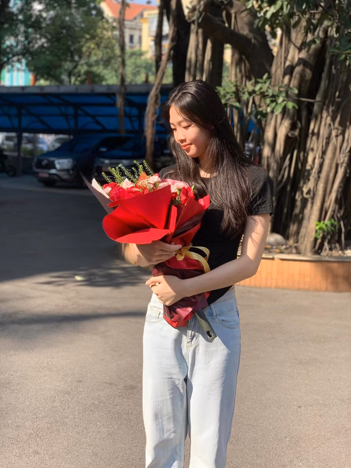 Quỳnh Hương khá kín tiếng trên mạng xã hội, không chia sẻ nhiều ảnh đời thường lên trang cá nhân.