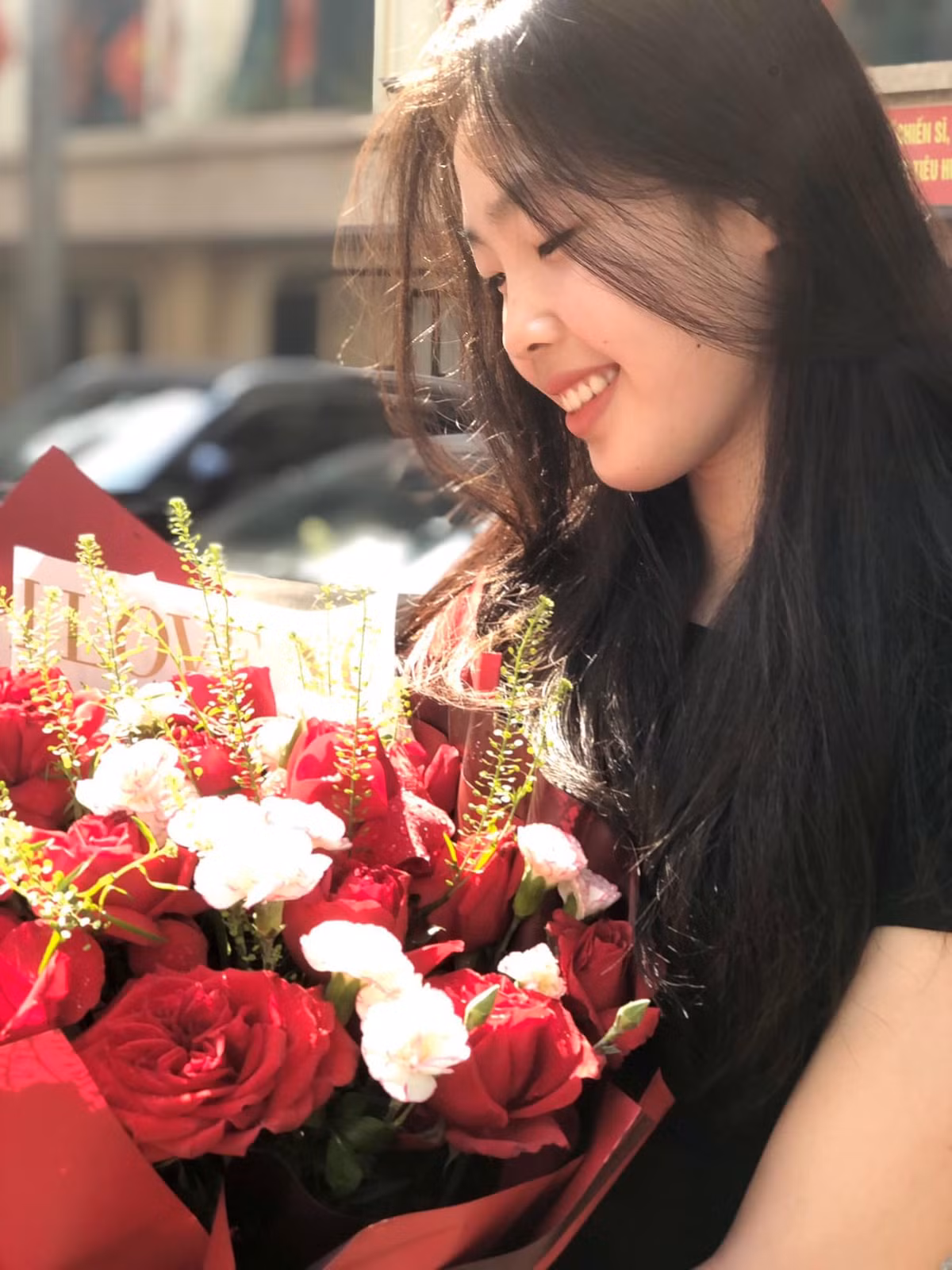 Bên cạnh tài năng thể thao, Quỳnh Hương cũng nhận được nhiều lời khen ngợi cho gương mặt xinh xắn, hứa hẹn thu hút người hâm mộ không thua kém các hoa khôi nổi bật của làng bóng chuyền.