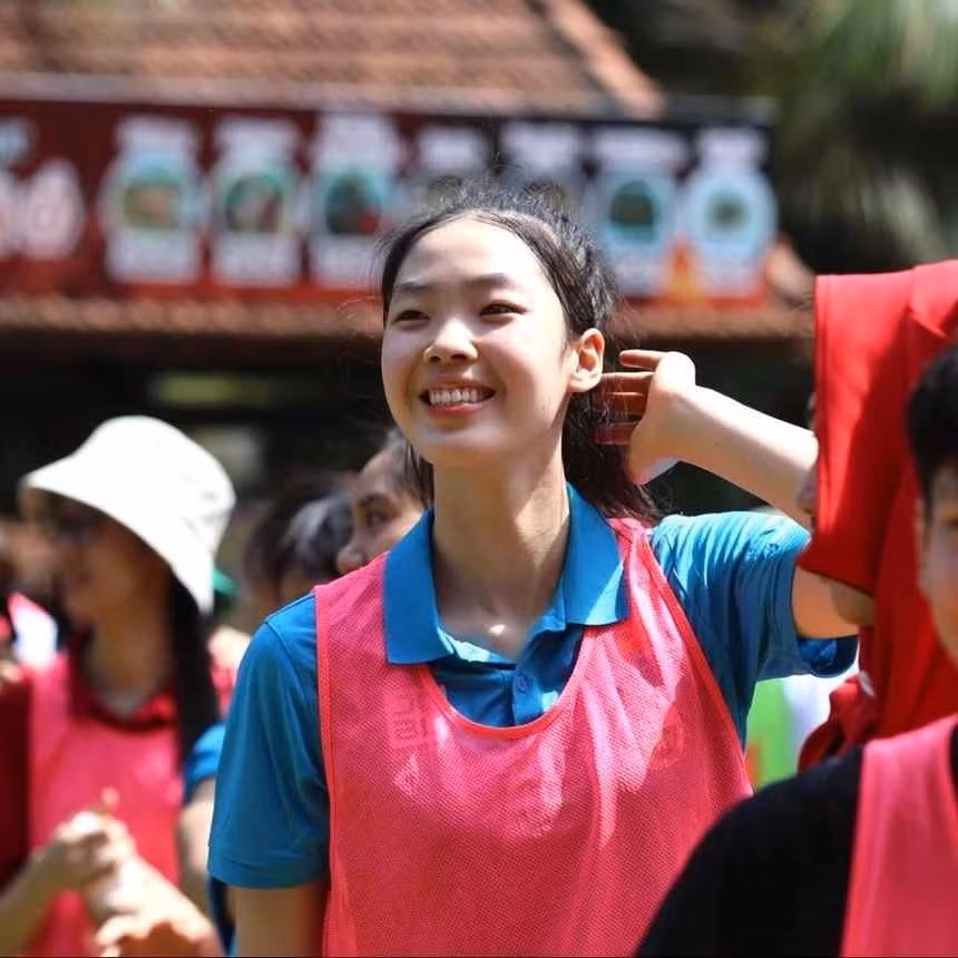 Quỳnh Hương từng góp mặt đội hình tuyển bóng chuyền nữ U20 Việt Nam năm 2024 thi đấu tại giải trẻ U20 châu Á 2024, qua đó giành được suất dự giải bóng chuyền nữ trẻ U21 thế giới 2025.