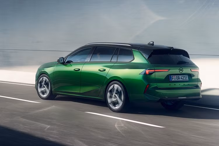 Với những nâng cấp mới, phạm vi hoạt động của Opel Astra L 2026 tăng thêm 34 km so với phiên bản tiền nhiệm, rất có thể giúp quãng đường đi làm hàng ngày được rút ngắn hơn nữa.