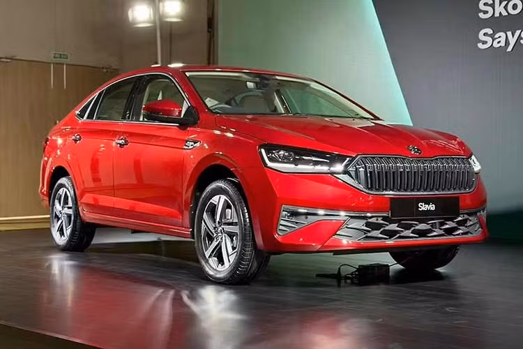 Tại thị trường Ấn Độ, Skoda Slavia 2026 sẽ cạnh tranh với các đối thủ như Volkswagen Virtus, Honda City và Hyundai Accent. Sau Ấn Độ, mẫu sedan hạng B này dự kiến sẽ tiếp tục ra mắt những thị trường khác như Việt Nam. Hiện Skoda Slavia đang được lắp ráp tại Việt Nam cùng người anh em Kushaq.