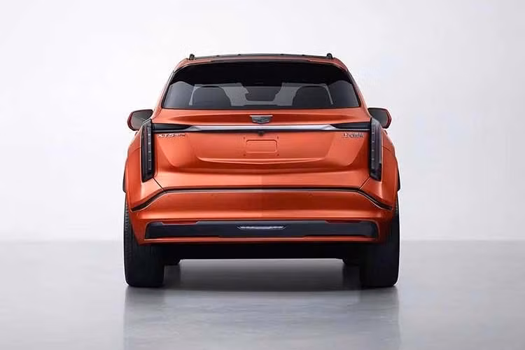 Cadillac cho biết, hệ thống hỗ trợ lái trên XT5 PHEV được thiết kế phù hợp với điều kiện giao thông đa dạng tại Trung Quốc. Hãng hướng tới khả năng nhận biết, dự đoán và phản ứng với các tình huống thực tế phức tạp thay vì chỉ xác định làn đường hoặc vật cản.