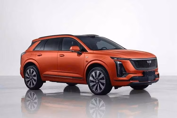 Cadillac XT5 là dòng xe thuộc phân khúc SUV hạng sang cỡ nhỏ với 2 hàng ghế/5 chỗ ngồi, được hãng Mỹ tạo ra nhằm thay thế cho mẫu SRX cũ vào năm 2016 và cạnh tranh trực tiếp với các đối thủ như Mercedes-Benz GLC hay BMW X3. Thế hệ mới XT5 PHEV đã “lột xác” toàn diện so với thế hệ đầu tiên, sở hữu thiết kế và công nghệ mang phong cách mới nhất của hãng.