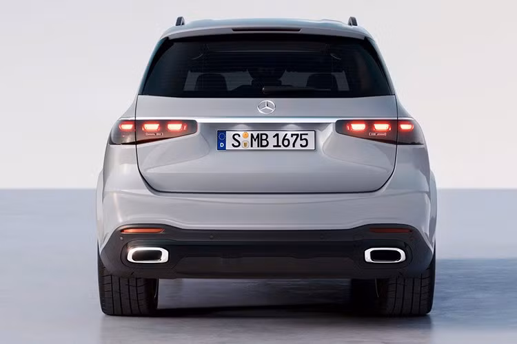 Dù vậy, vẫn chưa rõ bản Mercedes-Benz GLS 2025 mới sắp phân phối chính hãng tại Việt Nam có đi kèm gói ngoại thất AMG Line như bản từng mở bán trước đó hay không.