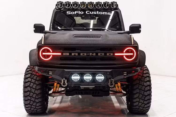 Giá bán của mẫu xe bán tải Ford Apocalypse Dark Horse độ khủng này được công bố ở mức 150.000 USD (tương đương khoảng 3,94 tỷ đồng), kèm dịch vụ giao xe toàn cầu và chấp nhận thanh toán bằng tiền điện tử.