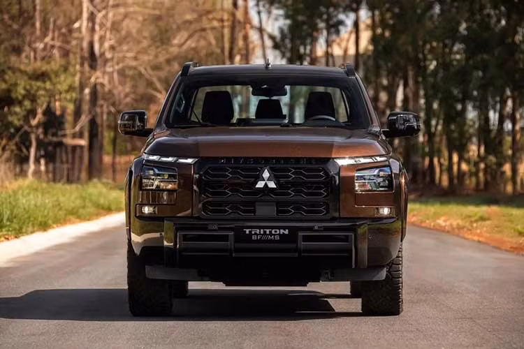 Tại thị trường Brazil, Mitsubishi Triton BF///MS được sản xuất theo đơn đặt hàng và không giới hạn số lượng. Mẫu xe có giá niêm yết là 359.990 Real Brazil (khoảng 1.636.000.000 đồng), hiện đang áp dụng mức giá ưu đãi khuyến mãi còn 339.990 Real Brazil (khoảng 1.545.000.000 đồng).