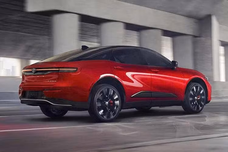 Ở đời 2027, các phiên bản XLE, Limited và Nightshade đều được trang bị hệ truyền động hybrid thế hệ thứ năm của Toyota, kết hợp động cơ xăng 4 xi-lanh, dung tích 2.5L với các mô-tơ điện đặt ở cầu trước và cầu sau. Hãng hiện chưa công bố công suất, nhưng một điểm mới khác trên các phiên bản XLE, Limited và Nightshade là lẫy chuyển số sau vô lăng, hứa hẹn mang lại trải nghiệm lái thú vị hơn.