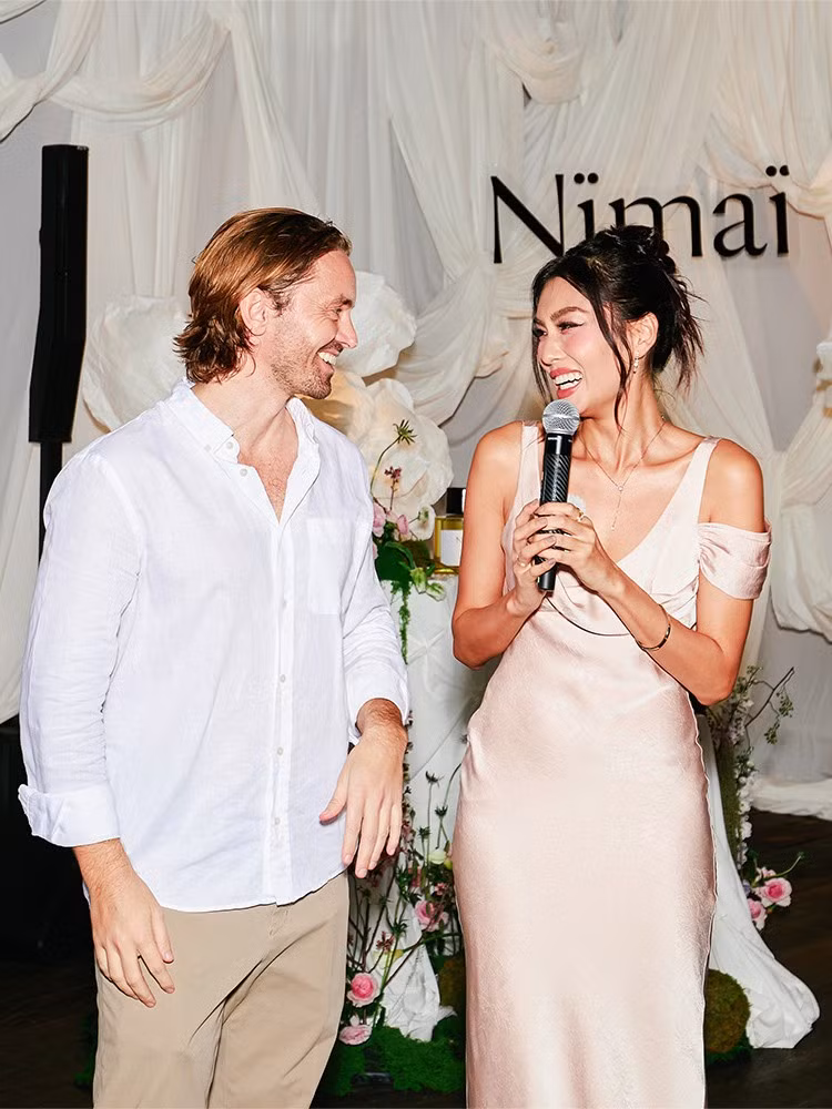 Ngoài ra, Romain Leclef cũng hộ tống bạn gái là Á hậu, fashionista đi sự kiện, xuất hiện tại các event quy mô quốc tế.