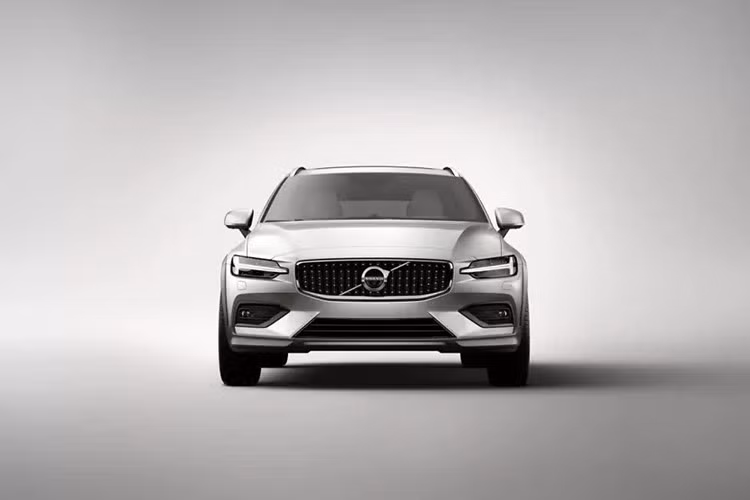 Sự chuyển đổi từ động cơ đốt trong T5 sang hệ thống hybrid nhẹ B5 diễn ra vào năm 2022, và chữ B biểu thị một bộ máy phát khởi động tích hợp 48 volt. Như tên gọi, bộ phận này đảm bảo xe phản ứng nhanh nhạy hơn ở tốc độ động cơ thấp bằng cách hỗ trợ mô-men xoắn điện lên đến 40 Nm khi turbo hoạt động.