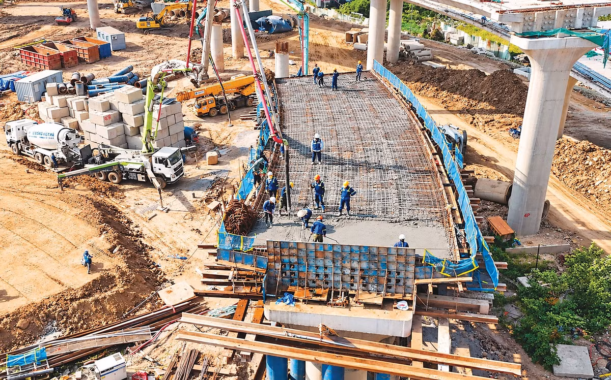 Việc kết hợp hầm chui trực thông với các nhánh cầu tuabin là giải pháp tổ chức giao thông khác mức, hướng tới giảm xung đột giữa các dòng phương tiện. Thay vì tập trung nhiều hướng di chuyển tại một điểm giao cắt, phương tiện có thể được phân tách theo các tuyến riêng biệt. Hiệu quả thực tế sẽ phụ thuộc vào khả năng kết nối với mạng lưới đường hiện hữu, phương án tổ chức giao thông và lưu lượng phương tiện khi công trình đưa vào khai thác.