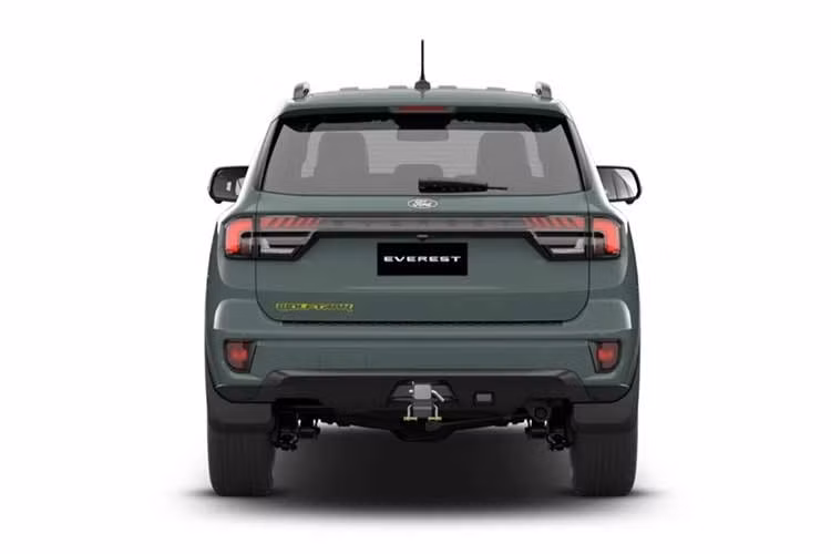 Ford Everest Wolftrak 2027 có hai cấu hình động cơ diesel tại Australia. Phiên bản tiêu chuẩn sử dụng động cơ 2.0L bi-turbodiesel 4 xi-lanh, sản sinh công suất 207 mã lực và mô-men xoắn cực đại 500 Nm. Cao hơn là động cơ V6 turbodiesel 3.0L, đạt công suất 247 mã lực và mô-men xoắn 600 Nm. Cả hai phiên bản đều sử dụng hộp số tự động 10 cấp và hệ dẫn động bốn bánh 4WD.