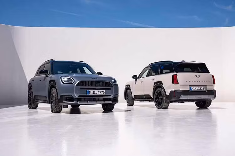 MINI đã mở rộng dòng xe của mình với phiên bản MINI Countryman Untamed Edition, hướng tới các hoạt động dã ngoại và di chuyển trên địa hình phức tạp. Mẫu xe tăng cường khả năng vận hành địa hình nhờ khoảng sáng gầm được nâng cao.