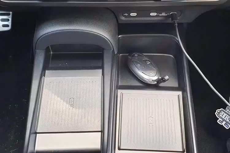 Bên cạnh đó, kích thước nhỏ gọn vẫn là lợi thế đối với người dùng tại các đô thị đông đúc, nơi những bãi đỗ xe chật hẹp và đường phố nhỏ khiến một mẫu sedan cỡ nhỏ dễ sử dụng hơn.