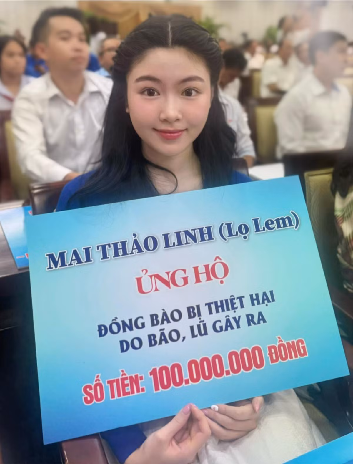 Dù chưa tham gia showbiz, Lọ Lem luôn là tâm điểm chú ý bởi nhan sắc lai Tây nhẹ, tính cách kín đáo và hình ảnh sạch.