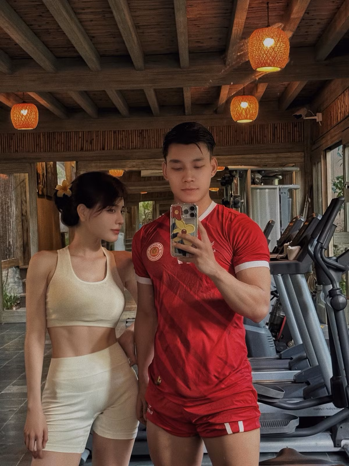 Cặp đôi Văn Thanh - Bích Hạnh nhanh chóng nhận được sự yêu mến nhờ hình ảnh tình tứ, đẹp đôi và luôn toát lên nguồn năng lượng tích cực.