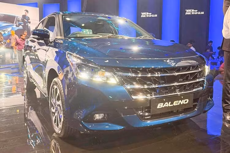 Biến thể chạy khí nén thiên nhiên S-CNG, sử dụng chung động cơ Z-Series kết hợp số sàn 5 cấp, đạt mức tiêu thụ chỉ tốn khoảng 2,98 kg CNG/100km biến Baleno trở thành một trong những mẫu xe đô thị cỡ B có chi phí vận hành kinh tế nhất phân khúc. Giá khởi điểm từ của xe từ 610.000 Rupee (tương đương 168,2 triệu đồng) và giá của các phiên bản cao cấp hơn vẫn chưa được công bố.