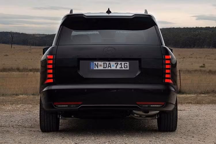 Ông Jonathan Lam, Tổng giám đốc phụ trách hoạch định sản phẩm của Hyundai, cho biết XRT Pro là một sản phẩm khá đặc biệt trên thị trường. Hãng nhận thấy cơ hội khai thác nhóm khách hàng quan tâm đến khả năng vận hành địa hình, đồng thời vẫn muốn giữ những ưu điểm của một mẫu SUV khung gầm liền khối trong việc sử dụng hàng ngày.