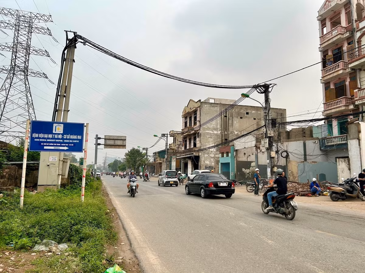 Hiện lực lượng chức năng đang khẩn trương phá dỡ các công trình còn lại nhằm bàn giao mặt bằng sạch cho đơn vị thi công trước ngày 10/4.