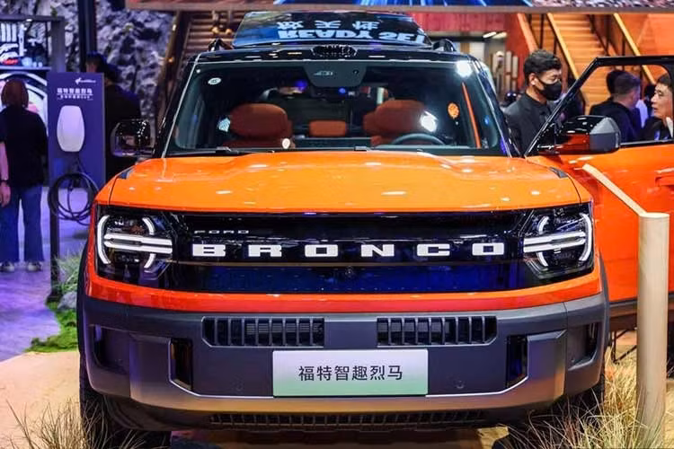 Ford Bronco 2027 bản REEV cũng được tích hợp công nghệ AI tạo sinh DeepSeek. Theo CarExpert, Bronco sản xuất tại Trung Quốc có thể được giới thiệu tại thị trường Australia vào cuối năm 2026 hoặc đầu năm 2027.