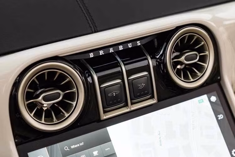 Nhờ động cơ trên, Bodo Cabriolet chỉ mất 3 giây để tăng tốc từ 0-100 km/h trong khi người lái có thể tận hưởng cảm giác gió luồn qua tóc. Sau 8,5 giây, Bodo Cabriolet có thể đạt tốc độ 200 km/h và chạm mốc 300 km/h trong 23,9 giây. Tốc độ tối đa bị giới hạn điện tử ở mức 360 km/h, tương đương phiên bản mui cứng.