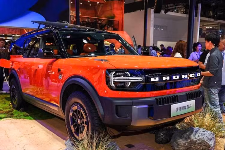 Ford Bronco thế hệ mới có thể sắp chính thức gia nhập thị trường Australia, nhưng không phải phiên bản khung gầm rời quen thuộc tại Bắc Mỹ. Mẫu xe được hé lộ là Bronco New Energy phát triển tại Trung Quốc, sử dụng kết cấu unibody và cung cấp cả hệ truyền động thuần điện lẫn REEV.